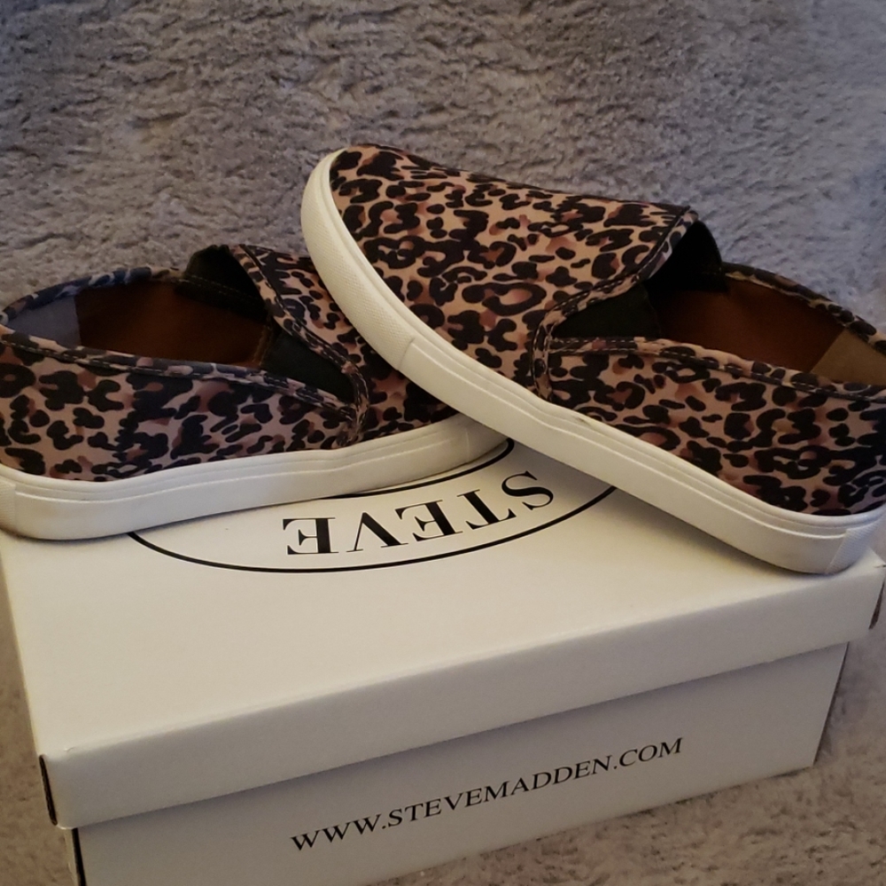 Steve Madden slip-ons